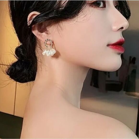 Freshwater Pearl Cluster Earrings - Picture 3 of 5